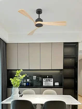 מאוורר LEVANTE תלוי DC 35W - גימור שחור - כנפיים עץ טבעי  קוטר   48 אינץ'