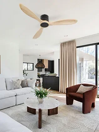 מאוורר VALENSIA צמוד תקרה DC 35W - גימור שחור - כנפיים עץ טבעי  קוטר   48 אינץ'